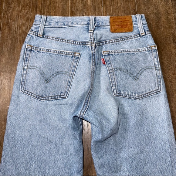Vintage 501 Levi’s high waisted straight tapered leg button fly mom jean 23 crop